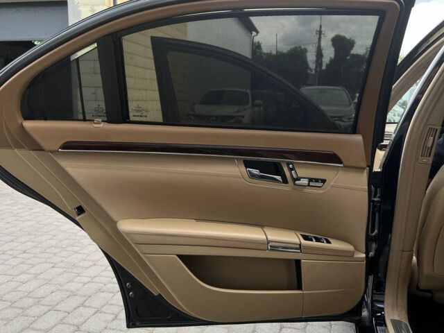 Чорний Мерседес С 500, об'ємом двигуна 4.7 л та пробігом 149 тис. км за 20900 $, фото 21 на Automoto.ua