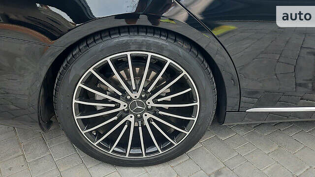 Черный Мерседес S 560, объемом двигателя 4 л и пробегом 55 тыс. км за 82000 $, фото 30 на Automoto.ua