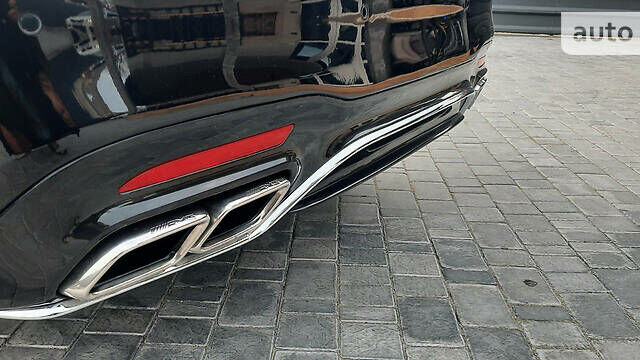 Черный Мерседес S 560, объемом двигателя 4 л и пробегом 55 тыс. км за 82000 $, фото 32 на Automoto.ua