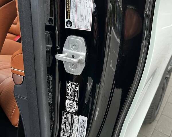 Білий Мерседес С Клас, об'ємом двигуна 3.98 л та пробігом 36 тис. км за 90000 $, фото 31 на Automoto.ua