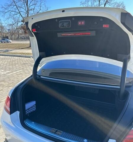 Белый Мерседес С Класс, объемом двигателя 3 л и пробегом 43 тыс. км за 75000 $, фото 35 на Automoto.ua