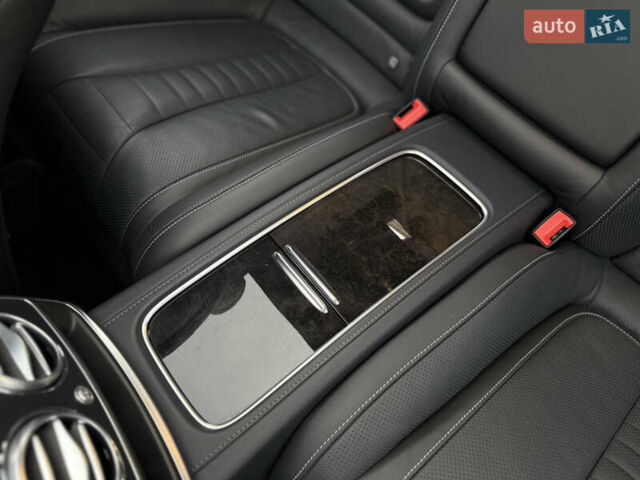 Білий Мерседес С Клас, об'ємом двигуна 3.98 л та пробігом 37 тис. км за 99990 $, фото 48 на Automoto.ua