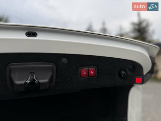 Білий Мерседес С Клас, об'ємом двигуна 3.98 л та пробігом 37 тис. км за 99990 $, фото 80 на Automoto.ua