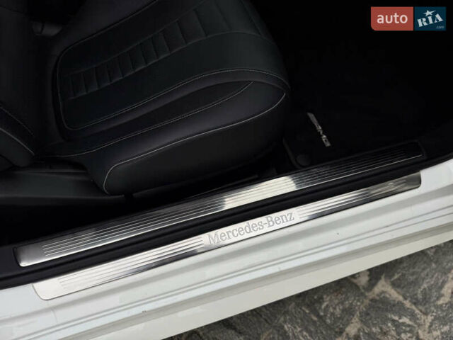 Білий Мерседес С Клас, об'ємом двигуна 3.98 л та пробігом 37 тис. км за 99990 $, фото 84 на Automoto.ua