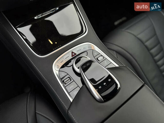 Білий Мерседес С Клас, об'ємом двигуна 3.98 л та пробігом 37 тис. км за 99990 $, фото 53 на Automoto.ua