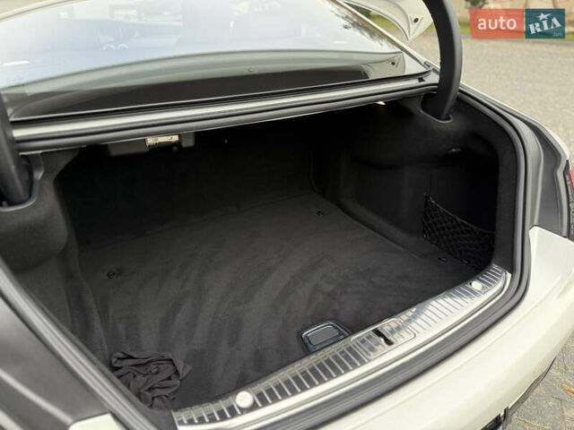 Білий Мерседес С Клас, об'ємом двигуна 3.98 л та пробігом 37 тис. км за 99990 $, фото 79 на Automoto.ua