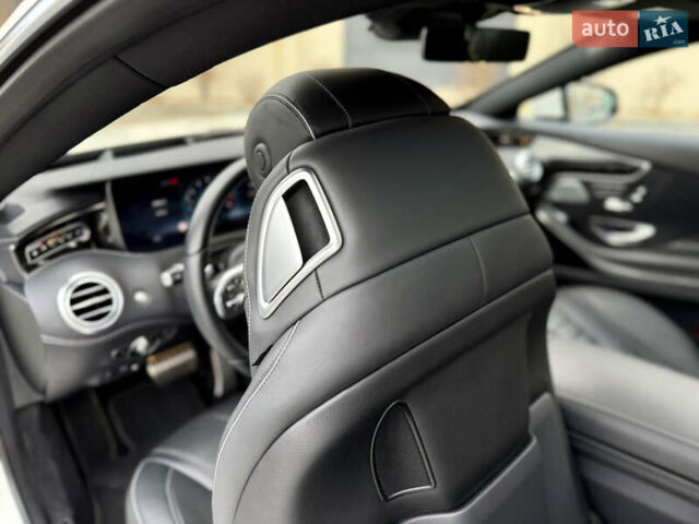 Білий Мерседес С Клас, об'ємом двигуна 3.98 л та пробігом 37 тис. км за 99990 $, фото 45 на Automoto.ua