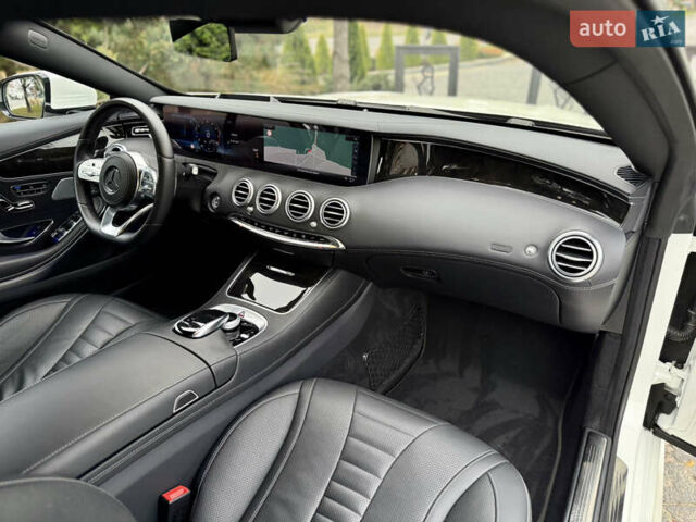 Білий Мерседес С Клас, об'ємом двигуна 3.98 л та пробігом 37 тис. км за 99990 $, фото 88 на Automoto.ua