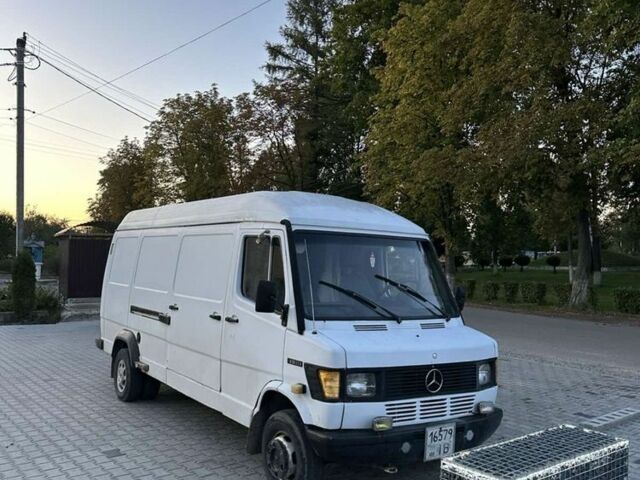 Білий Мерседес С Клас, об'ємом двигуна 2.9 л та пробігом 200 тис. км за 3500 $, фото 1 на Automoto.ua