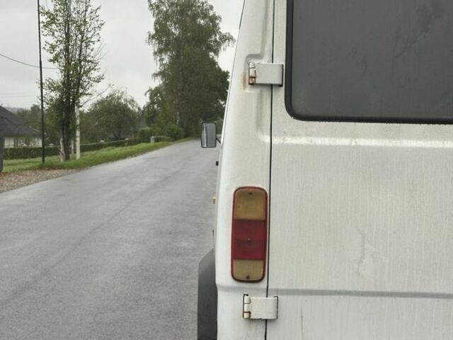 Білий Мерседес С Клас, об'ємом двигуна 2.9 л та пробігом 200 тис. км за 3500 $, фото 4 на Automoto.ua