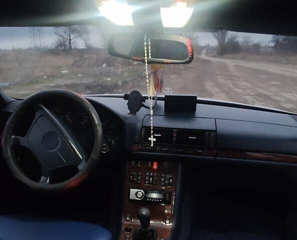 Білий Мерседес С Клас, об'ємом двигуна 3.2 л та пробігом 308 тис. км за 4700 $, фото 15 на Automoto.ua