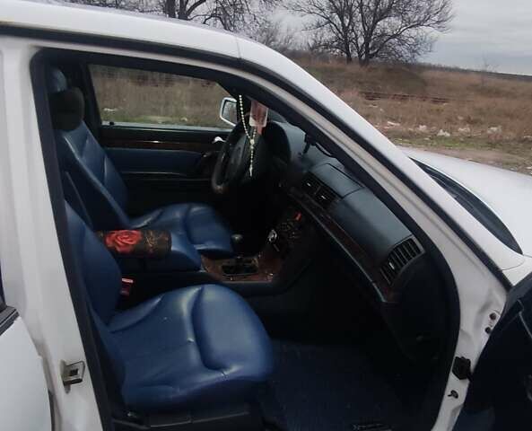 Білий Мерседес С Клас, об'ємом двигуна 3.2 л та пробігом 308 тис. км за 4700 $, фото 10 на Automoto.ua