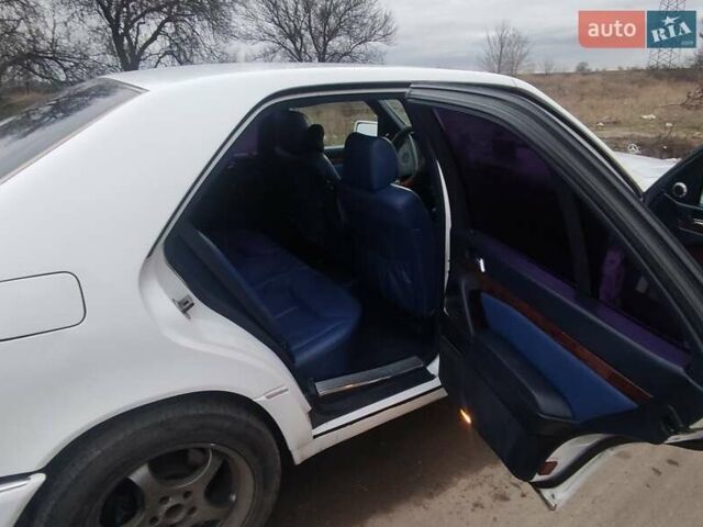 Білий Мерседес С Клас, об'ємом двигуна 3.2 л та пробігом 308 тис. км за 4700 $, фото 18 на Automoto.ua