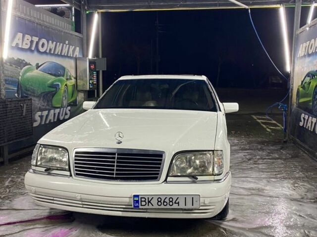 Белый Мерседес С Класс, объемом двигателя 3.2 л и пробегом 600 тыс. км за 4500 $, фото 1 на Automoto.ua