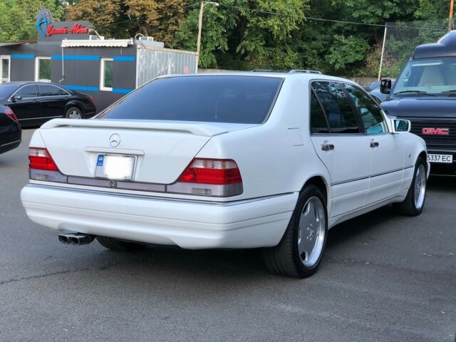 Білий Мерседес С Клас, об'ємом двигуна 5 л та пробігом 83 тис. км за 33000 $, фото 3 на Automoto.ua