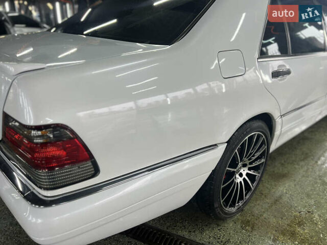 Білий Мерседес С Клас, об'ємом двигуна 4.2 л та пробігом 260 тис. км за 8950 $, фото 5 на Automoto.ua