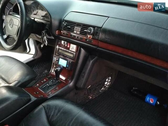 Белый Мерседес С Класс, объемом двигателя 3 л и пробегом 333 тыс. км за 7900 $, фото 6 на Automoto.ua