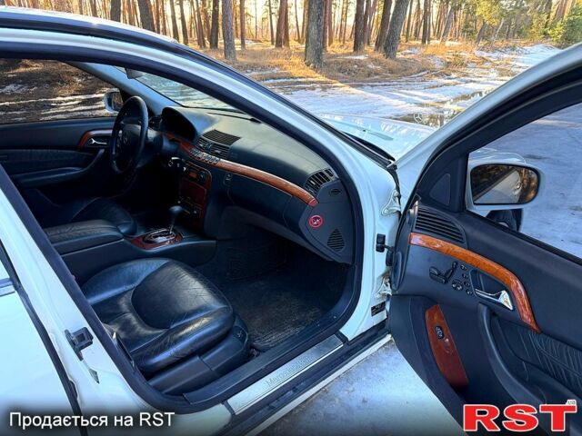 Білий Мерседес С Клас, об'ємом двигуна 5 л та пробігом 325 тис. км за 4850 $, фото 10 на Automoto.ua