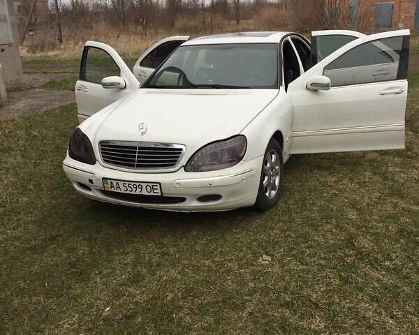 Білий Мерседес С Клас, об'ємом двигуна 4 л та пробігом 187 тис. км за 6200 $, фото 2 на Automoto.ua
