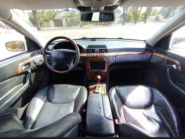 Белый Мерседес С Класс, объемом двигателя 5 л и пробегом 444 тыс. км за 3200 $, фото 1 на Automoto.ua