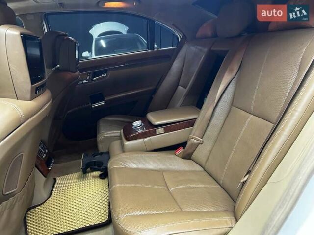 Белый Мерседес С Класс, объемом двигателя 5.46 л и пробегом 325 тыс. км за 13400 $, фото 14 на Automoto.ua