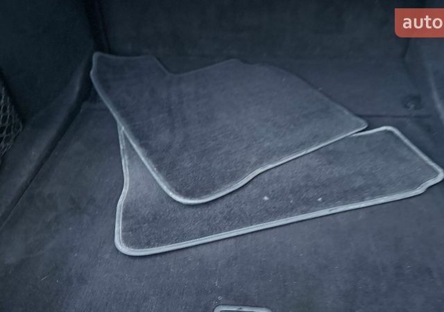 Білий Мерседес С Клас, об'ємом двигуна 3.5 л та пробігом 250 тис. км за 10999 $, фото 132 на Automoto.ua