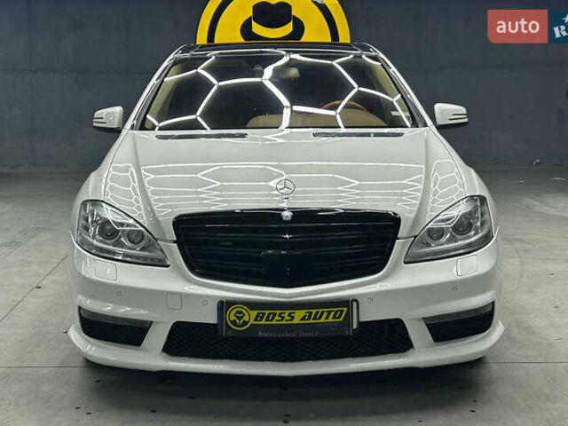 Белый Мерседес С Класс, объемом двигателя 5.46 л и пробегом 325 тыс. км за 13400 $, фото 1 на Automoto.ua