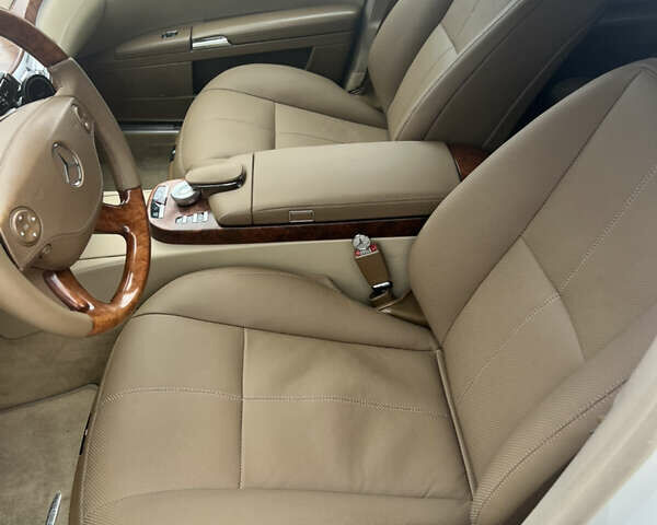 Білий Мерседес С Клас, об'ємом двигуна 5.46 л та пробігом 332 тис. км за 12600 $, фото 8 на Automoto.ua