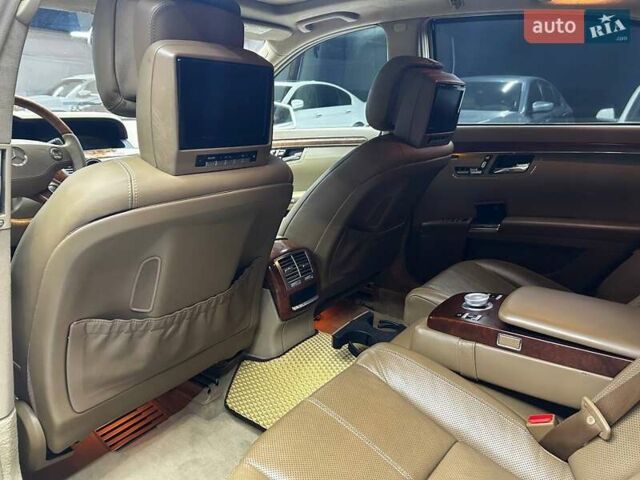 Белый Мерседес С Класс, объемом двигателя 5.46 л и пробегом 325 тыс. км за 13400 $, фото 15 на Automoto.ua