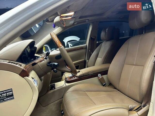 Белый Мерседес С Класс, объемом двигателя 5.46 л и пробегом 325 тыс. км за 13400 $, фото 9 на Automoto.ua