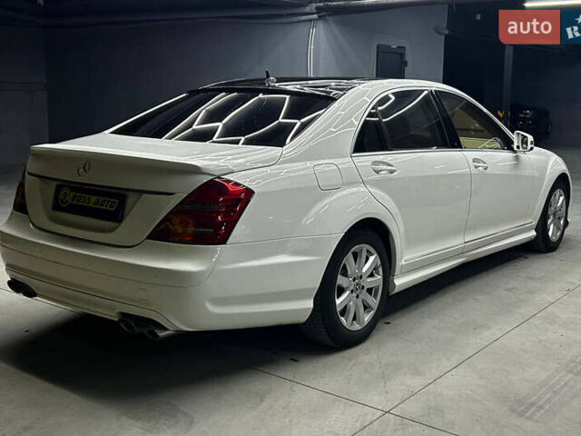 Белый Мерседес С Класс, объемом двигателя 5.46 л и пробегом 325 тыс. км за 13400 $, фото 5 на Automoto.ua