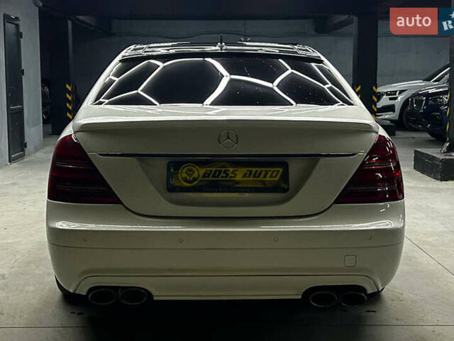 Белый Мерседес С Класс, объемом двигателя 5.46 л и пробегом 325 тыс. км за 13400 $, фото 4 на Automoto.ua