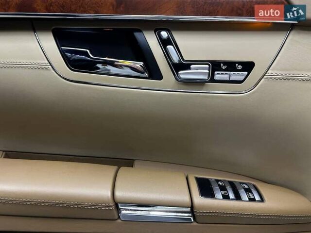 Белый Мерседес С Класс, объемом двигателя 5.46 л и пробегом 325 тыс. км за 13400 $, фото 13 на Automoto.ua