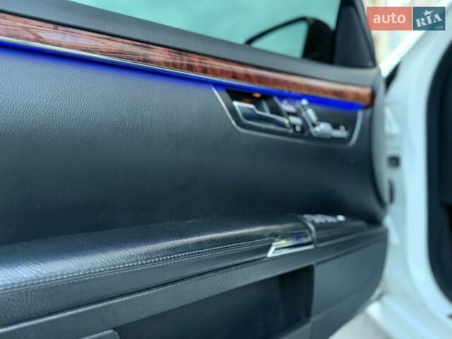 Білий Мерседес С Клас, об'ємом двигуна 3.5 л та пробігом 250 тис. км за 10999 $, фото 22 на Automoto.ua