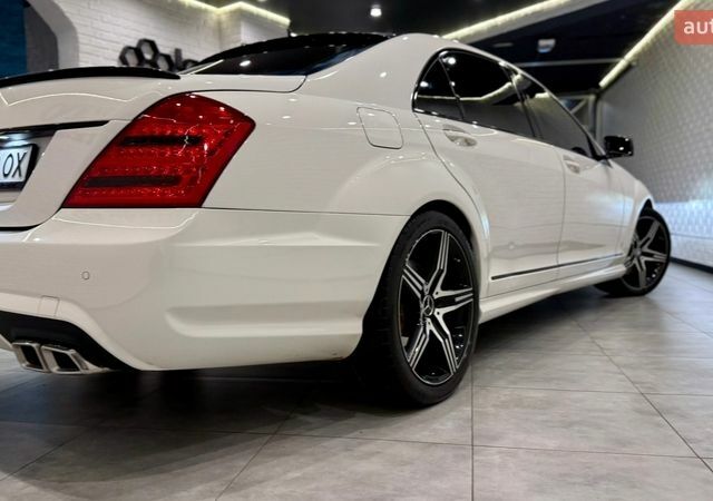 Білий Мерседес С Клас, об'ємом двигуна 3.5 л та пробігом 250 тис. км за 11000 $, фото 136 на Automoto.ua