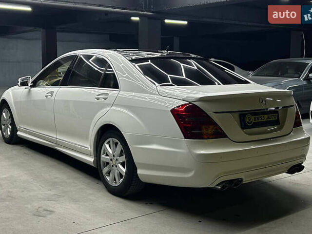 Белый Мерседес С Класс, объемом двигателя 5.46 л и пробегом 325 тыс. км за 13400 $, фото 3 на Automoto.ua