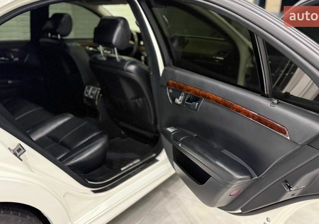 Білий Мерседес С Клас, об'ємом двигуна 3.5 л та пробігом 250 тис. км за 10999 $, фото 72 на Automoto.ua