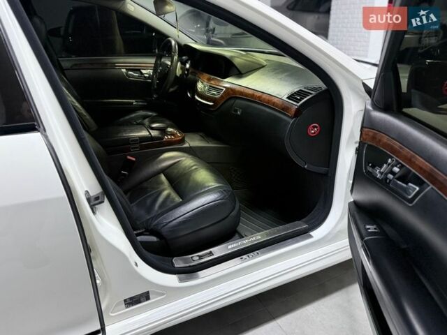 Білий Мерседес С Клас, об'ємом двигуна 3.5 л та пробігом 250 тис. км за 11000 $, фото 16 на Automoto.ua