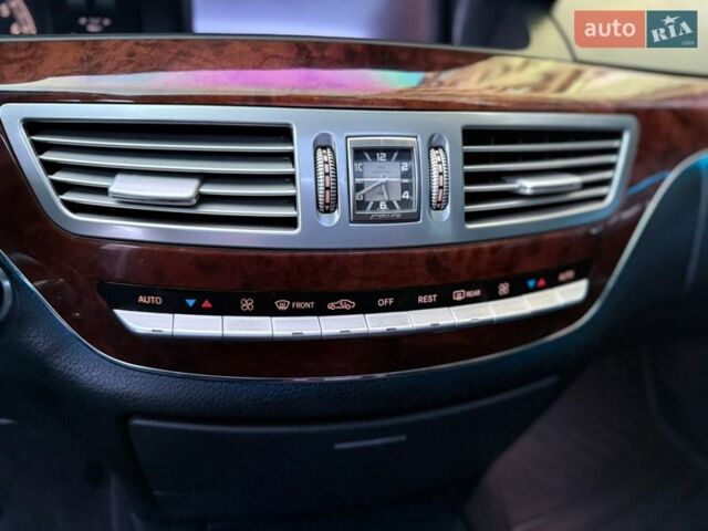 Білий Мерседес С Клас, об'ємом двигуна 3.5 л та пробігом 250 тис. км за 10999 $, фото 152 на Automoto.ua