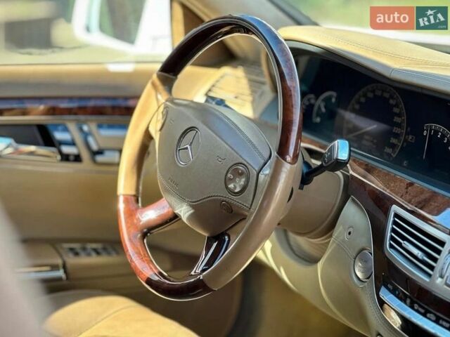 Белый Мерседес С Класс, объемом двигателя 5.44 л и пробегом 220 тыс. км за 12000 $, фото 8 на Automoto.ua