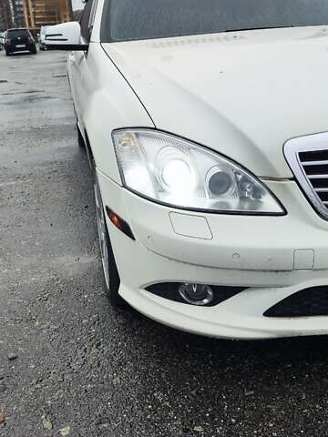 Белый Мерседес С Класс, объемом двигателя 5.51 л и пробегом 218 тыс. км за 12500 $, фото 24 на Automoto.ua