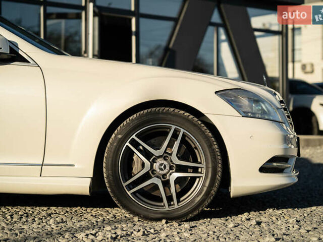 Мерседес С Класс 2007 в Черновцах на Automoto.ua Белый Мерседес С Класс, объемом двигателя 5.46 л и пробегом 186 тыс. км за 12900 $, фото 11 на Automoto.ua