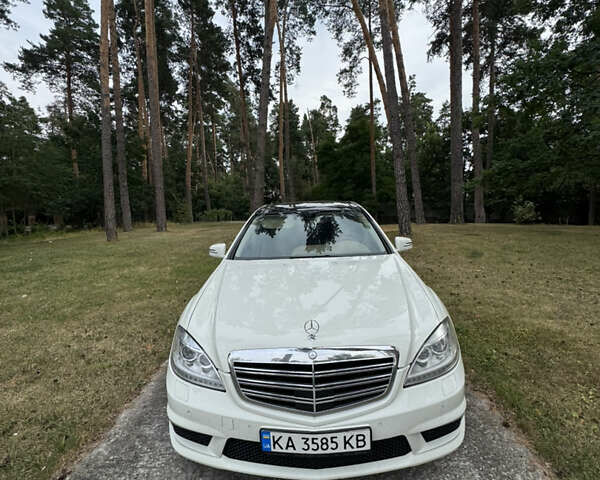 Белый Мерседес С Класс, объемом двигателя 5.5 л и пробегом 245 тыс. км за 15600 $, фото 3 на Automoto.ua