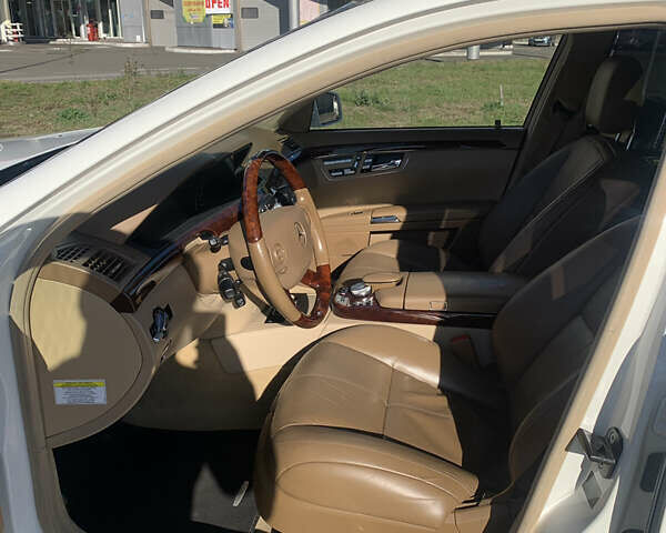 Белый Мерседес С Класс, объемом двигателя 5.5 л и пробегом 245 тыс. км за 15600 $, фото 31 на Automoto.ua