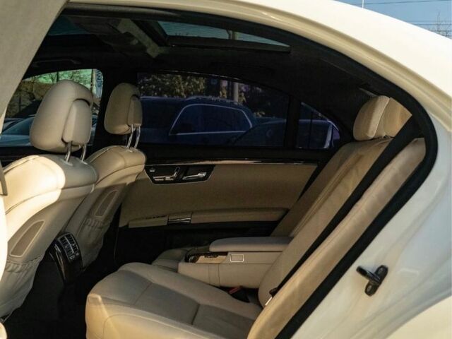 Білий Мерседес С Клас, об'ємом двигуна 5.5 л та пробігом 190 тис. км за 12500 $, фото 3 на Automoto.ua