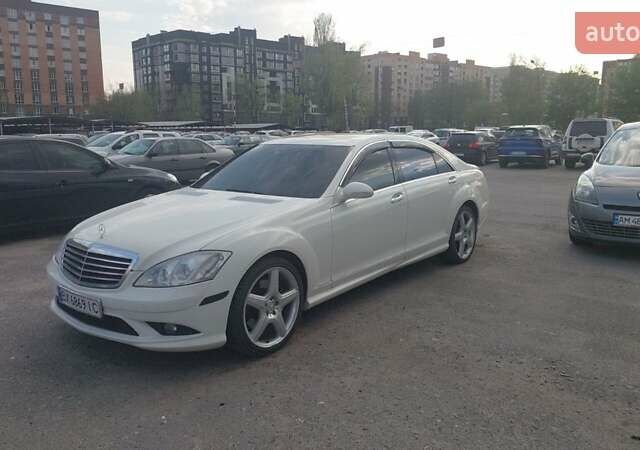 Белый Мерседес С Класс, объемом двигателя 5.51 л и пробегом 218 тыс. км за 12500 $, фото 4 на Automoto.ua