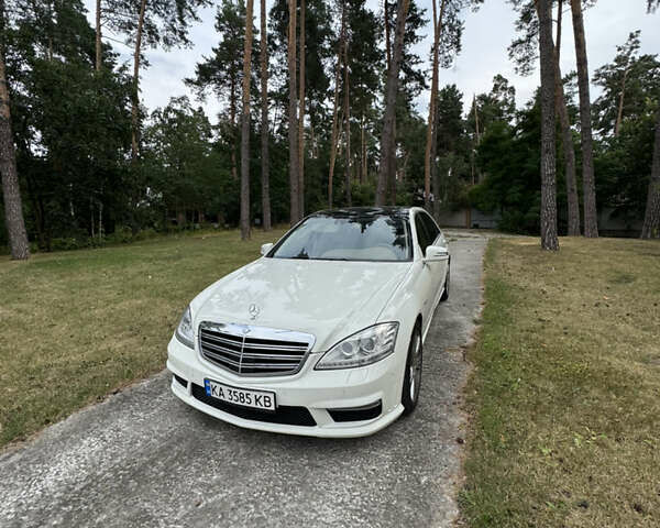 Белый Мерседес С Класс, объемом двигателя 5.5 л и пробегом 245 тыс. км за 15600 $, фото 6 на Automoto.ua