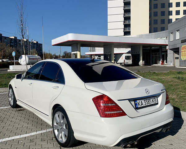 Белый Мерседес С Класс, объемом двигателя 5.5 л и пробегом 245 тыс. км за 15600 $, фото 24 на Automoto.ua