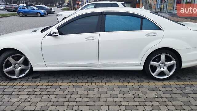 Белый Мерседес С Класс, объемом двигателя 5.51 л и пробегом 218 тыс. км за 12500 $, фото 12 на Automoto.ua