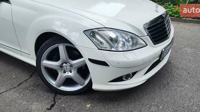 Белый Мерседес С Класс, объемом двигателя 5.51 л и пробегом 218 тыс. км за 12500 $, фото 44 на Automoto.ua